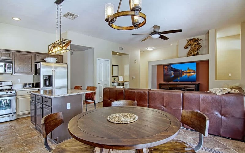 Chandler Home with Putting Green — pool