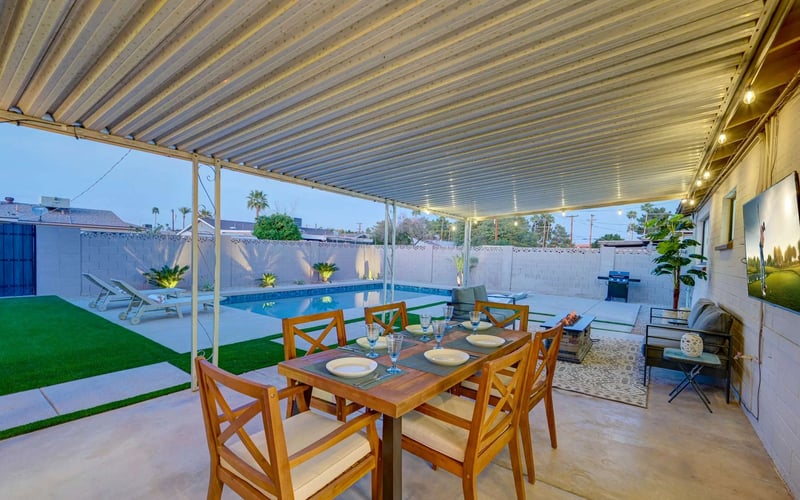 Scottsdale Oasis — pool and firepit