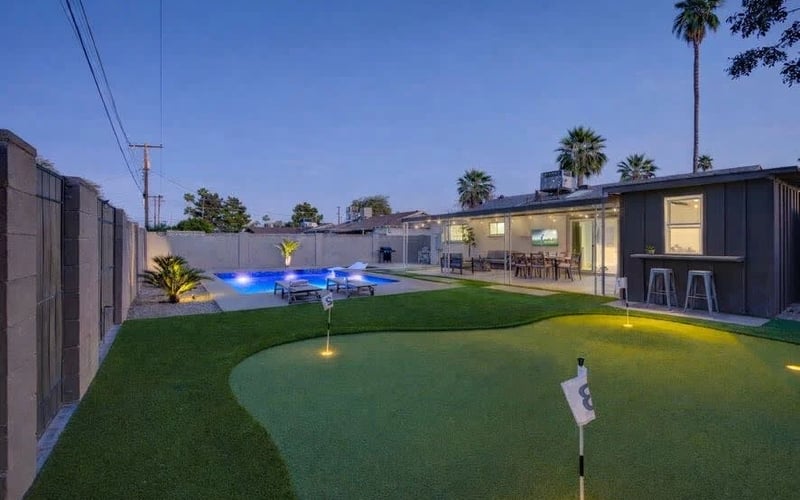 Scottsdale Oasis — putting green